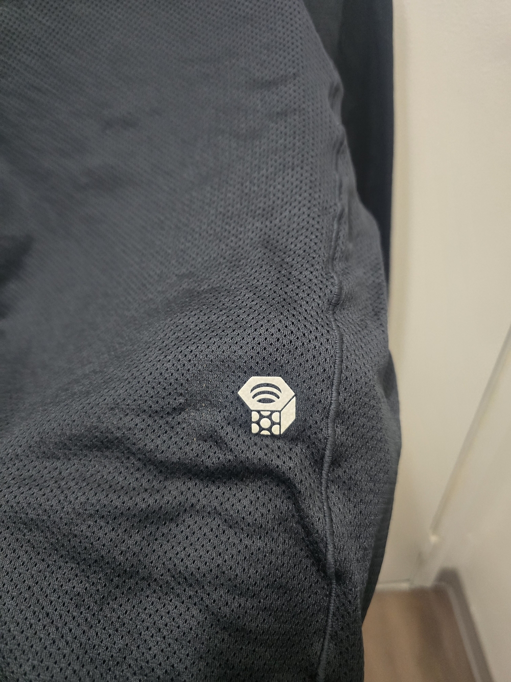 ​Mountain Hardwear Men's AirMesh Long Sleeve Crew - Picture 6 of 12